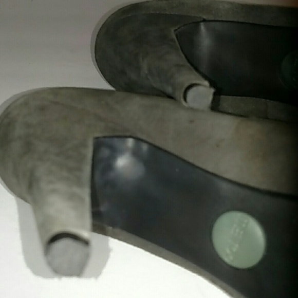 Me Too Locket Gray Suede heels - Picture 6 of 7